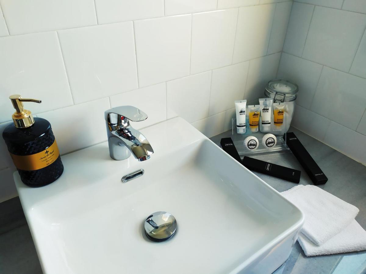 21 Suites Deluxe Stay Near The Airport Markopoulo Mesogaias Bagian luar foto