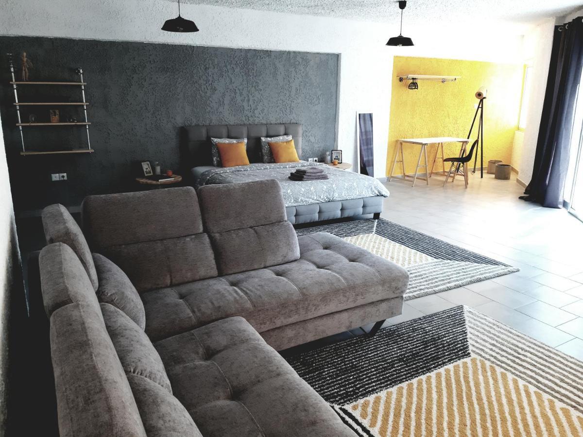 21 Suites Deluxe Stay Near The Airport Markopoulo Mesogaias Bagian luar foto