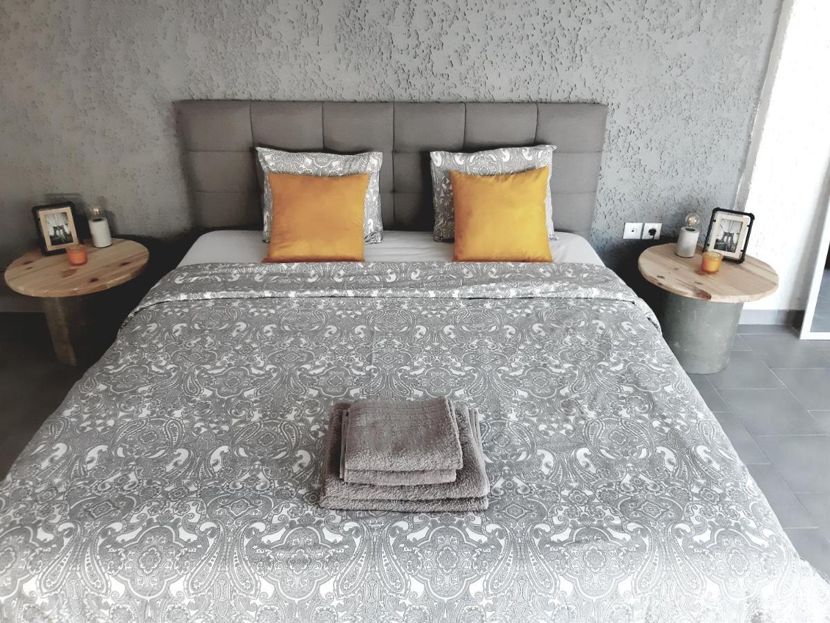 21 Suites Deluxe Stay Near The Airport Markopoulo Mesogaias Bagian luar foto